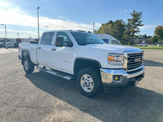 Used 2016 White GMC Base image 12