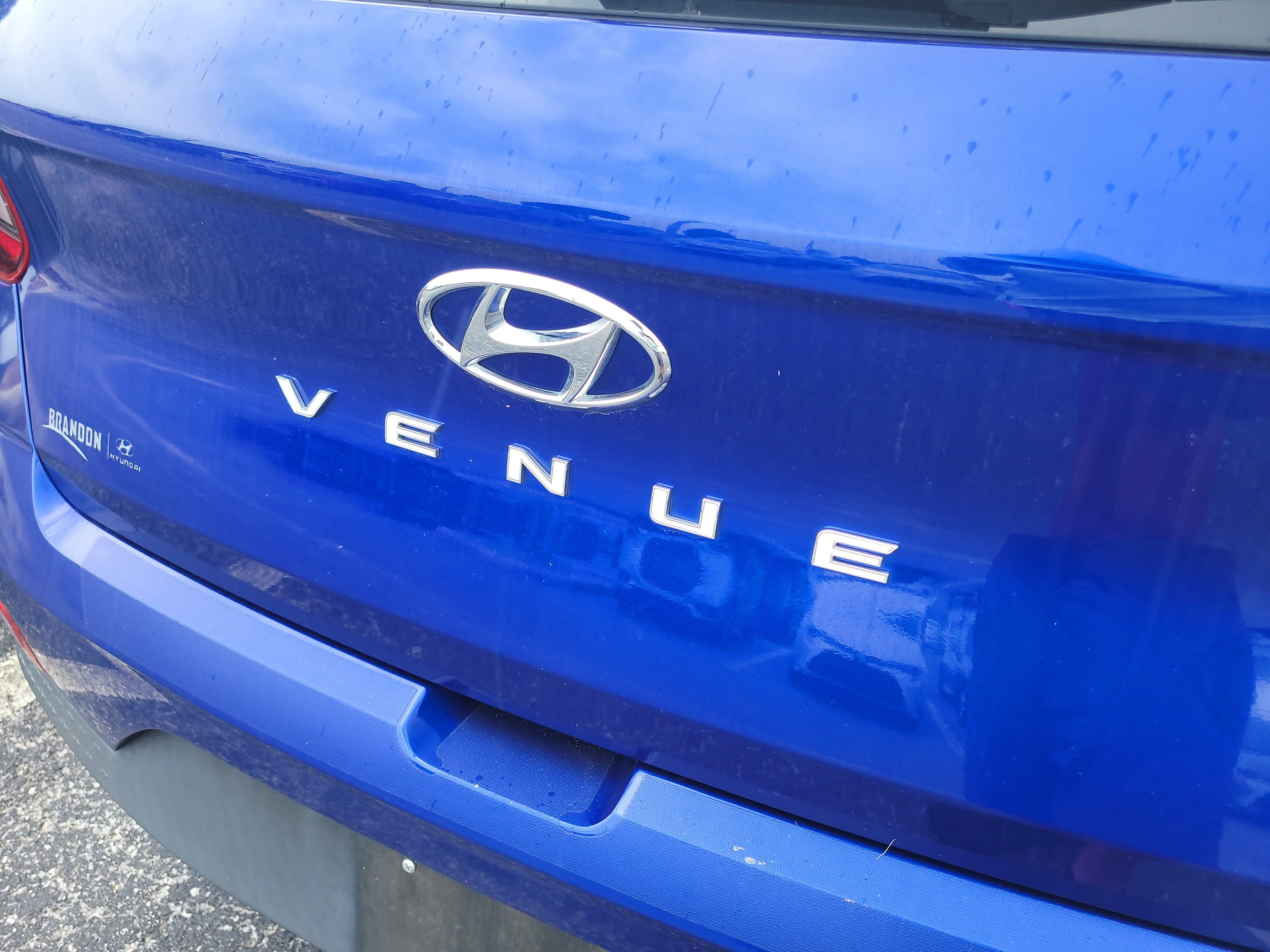Used 2022 Intense Blue Hyundai Limited image 9