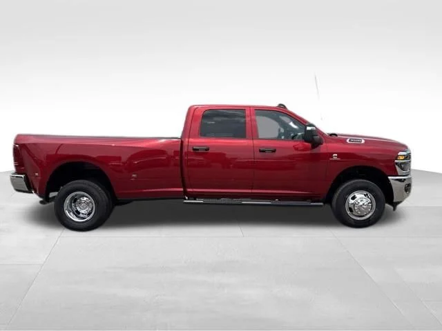 New 2026 Molten Red Pearl-Coat Exterior Paint RAM Tradesman image 9