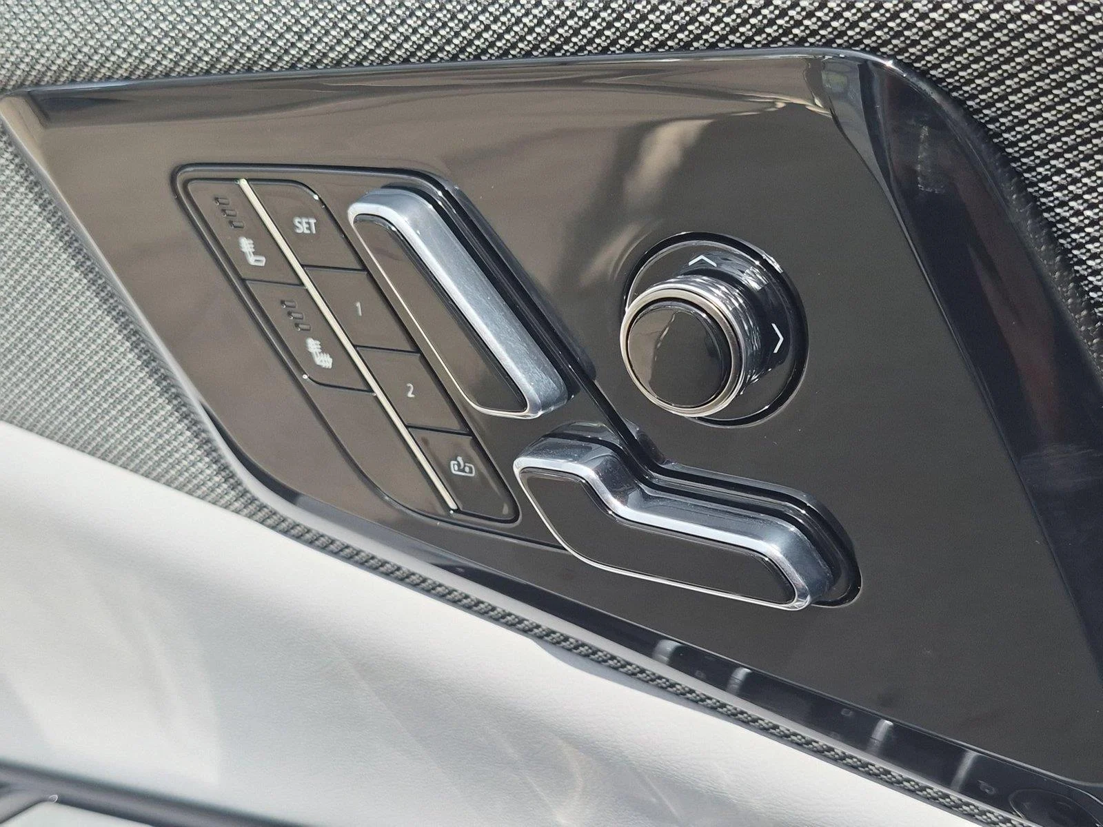 2027 Cadillac OPTIQ Luxury - Photo 25