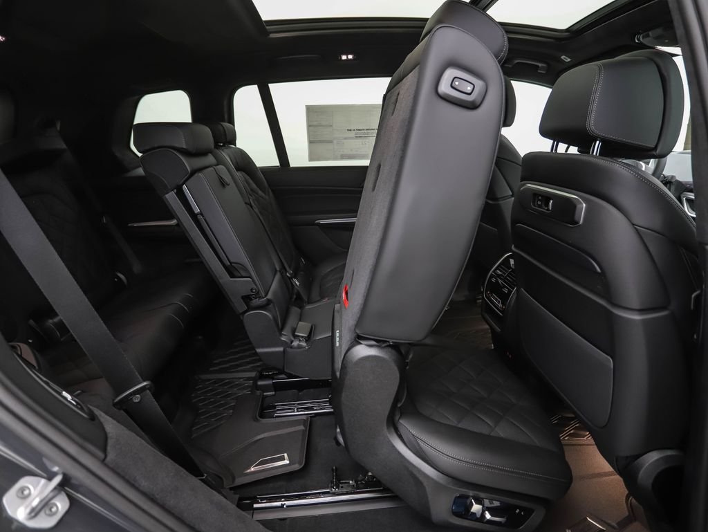 Used 2027 Gray Metallic BMW xDrive40i image 35