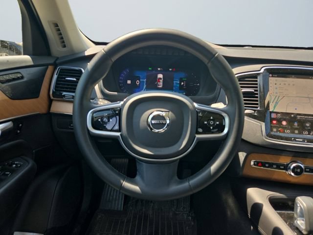 Used 2023 Onyx Black Metallic Volvo Plus Bright Theme image 12
