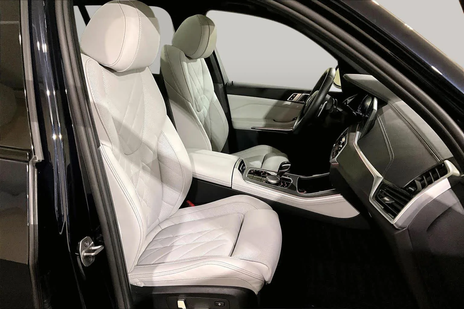 Used 2023 Carbon Black Metallic BMW xDrive40i image 7