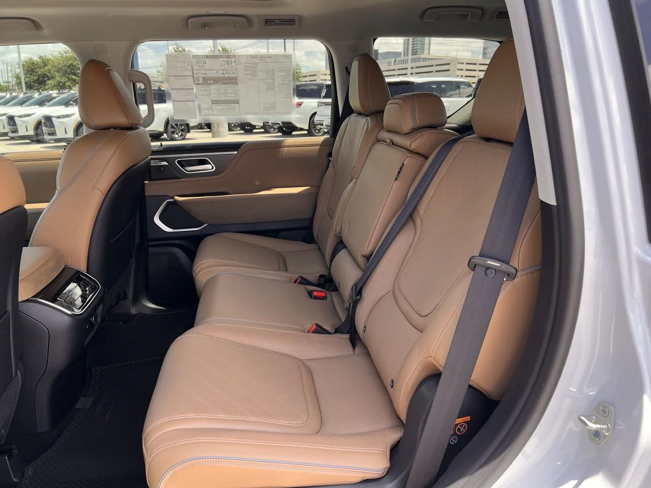 New 2026 Radiant White INFINITI LUXE image 28