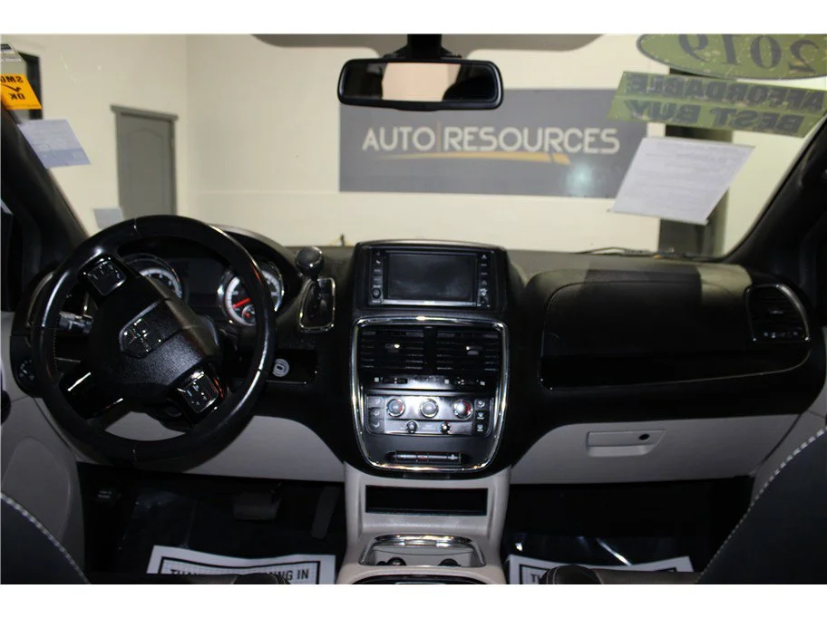 Used 2019 White Knuckle Clearcoat Dodge SXT image 13
