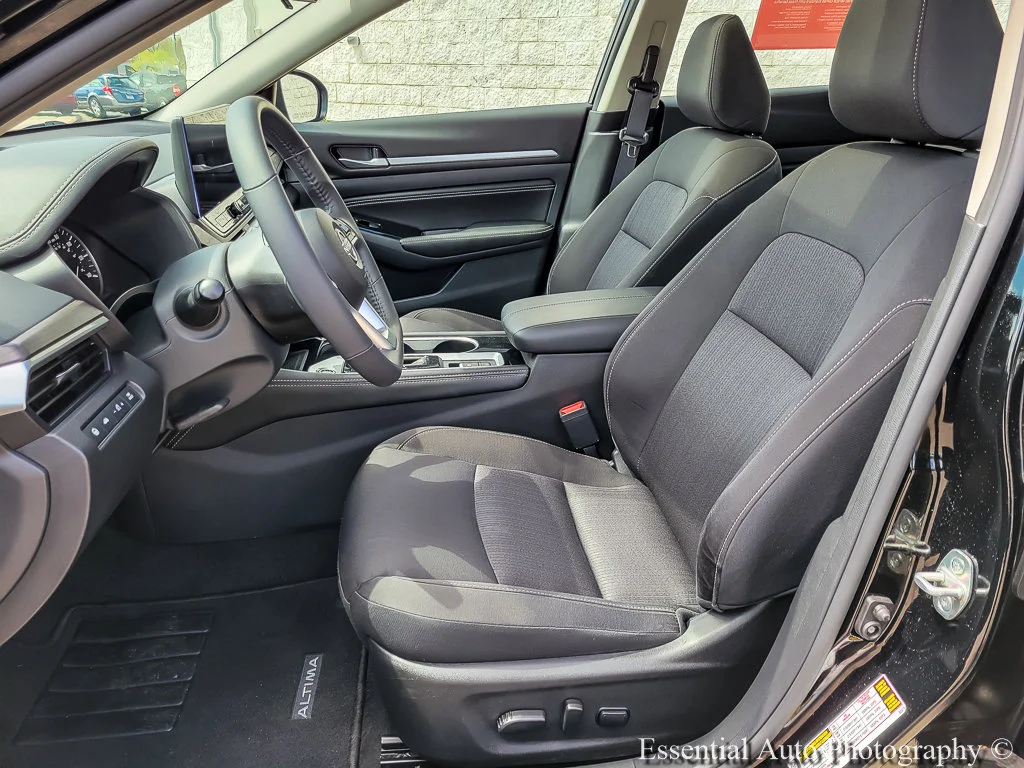 Used 2023 Super Black Nissan 2.5 SV image 8