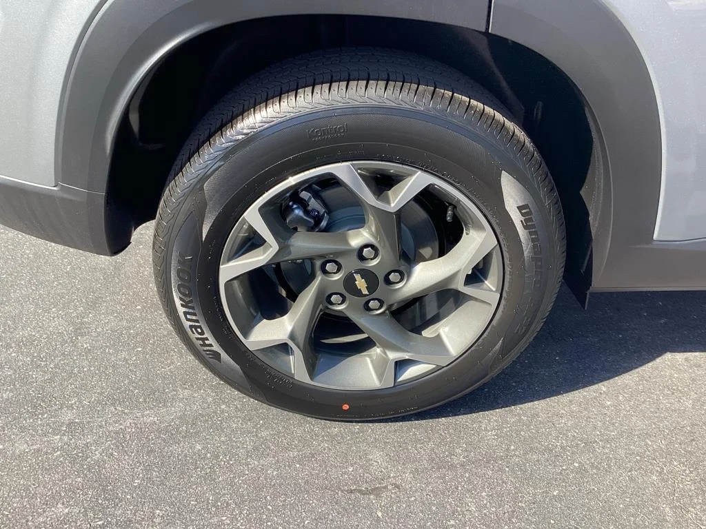 New 2026 Sterling Gray Metallic Chevrolet LT image 21