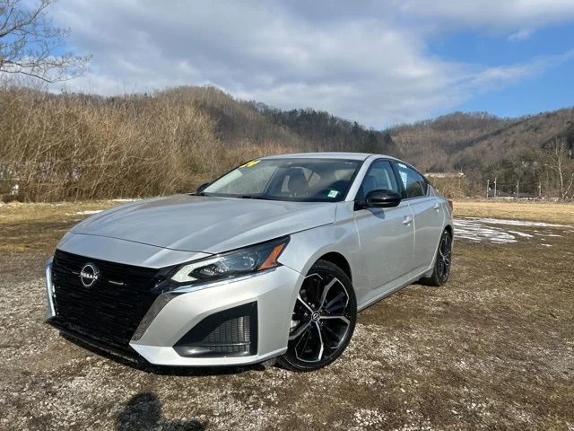 Used 2024 Silver Nissan 2.5 SR image 3