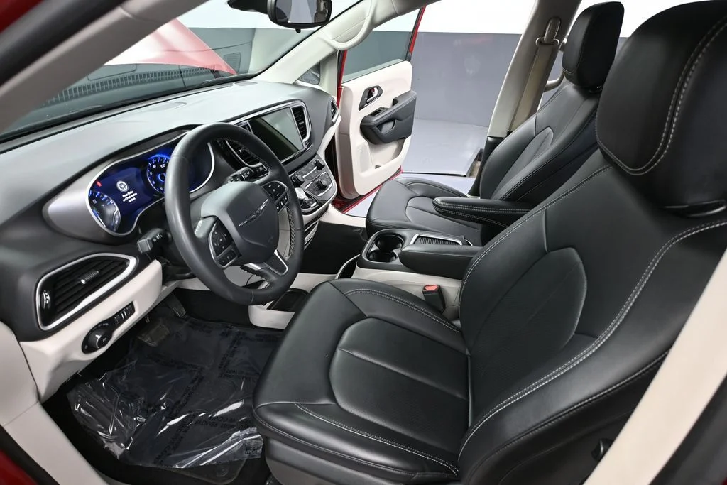 Used 2024 Red Chrysler Touring L image 21