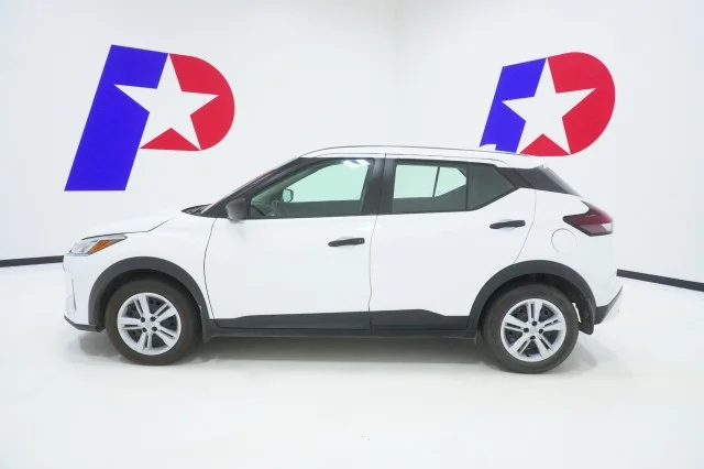 Used 2025  Nissan S image 9