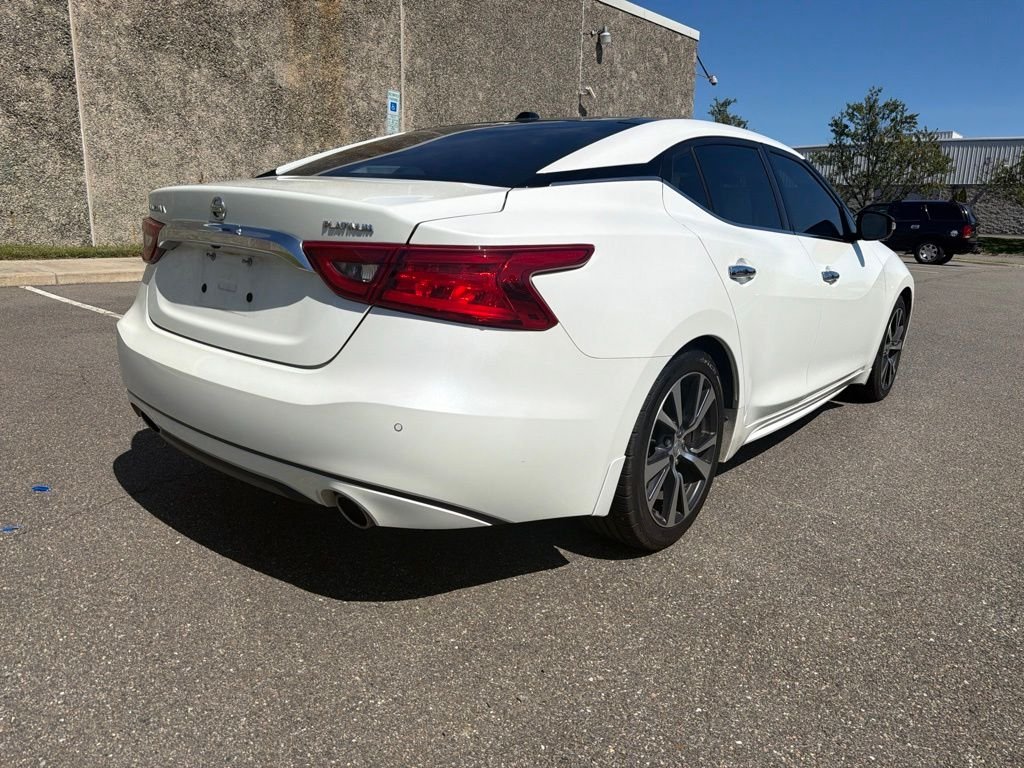 Used 2017 White Nissan Platinum image 7