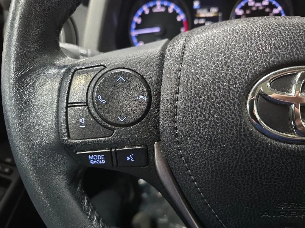 Used 2018 Gray Toyota XLE image 20