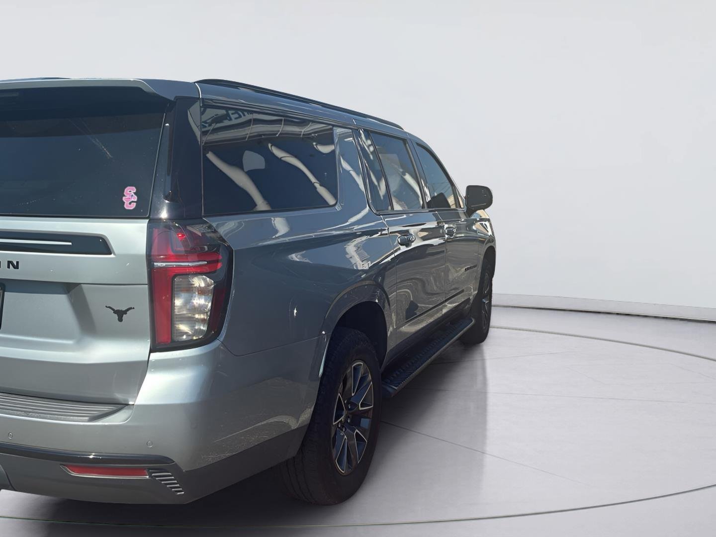 2024 Chevrolet Suburban photo 4 of 5