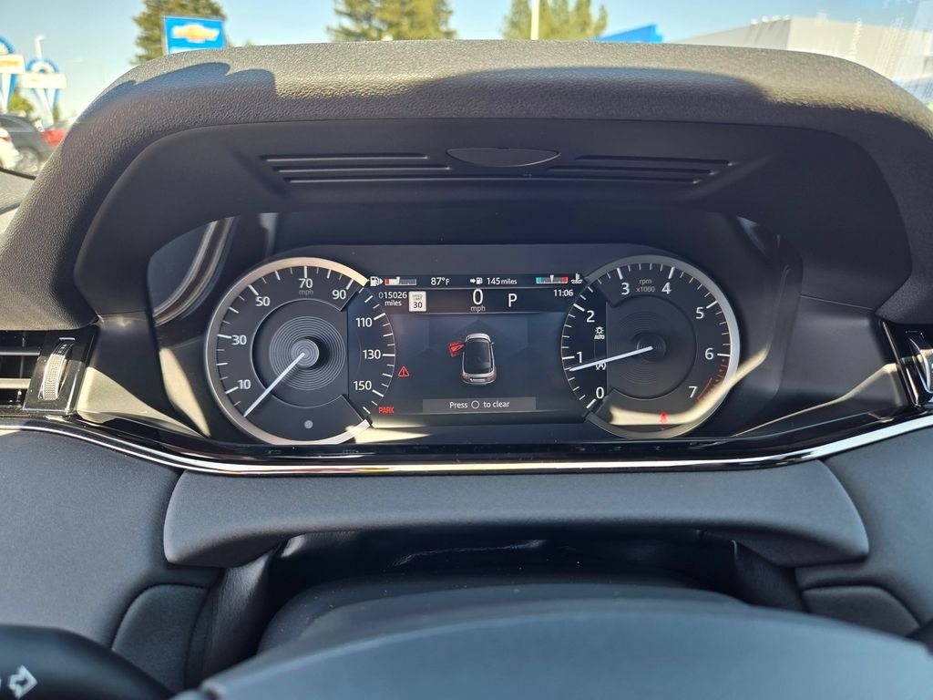 Used 2023 Red Land Rover R-Dynamic SE image 19
