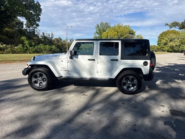 Used 2018 White Jeep Unlimited Sahara image 4