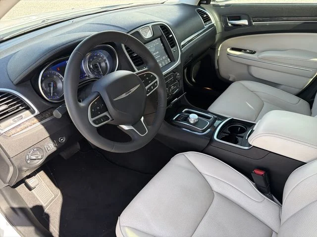 Used 2022 White Chrysler Touring image 17
