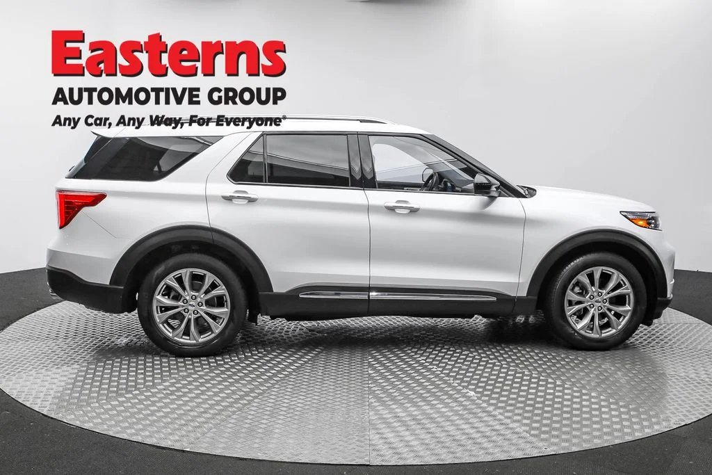 Used 2023 White Ford Limited image 4
