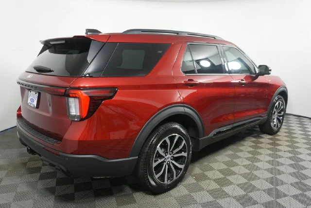 New 2027 Ruby Red Metallic Tinted Clearcoat Ford ST-Line image 17