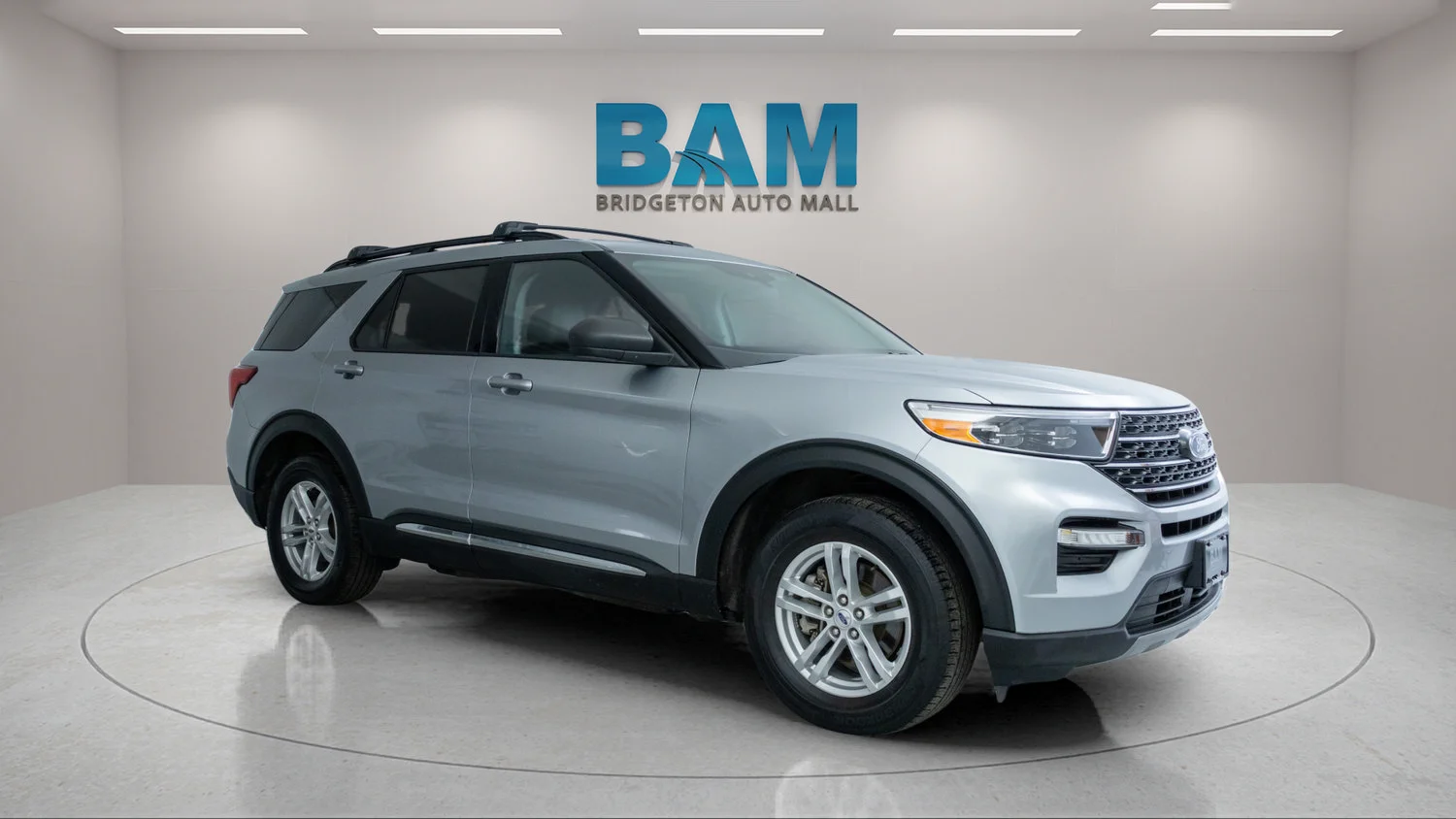 Certified Used 2023 Silver Ford XLT image 1