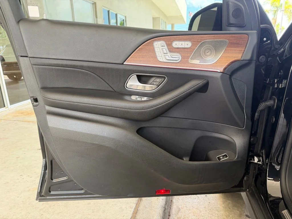 Used 2025 Black Mercedes-Benz GLE 350 image 37