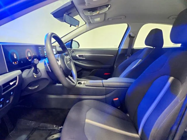 Used 2025 Gray Hyundai SEL image 9