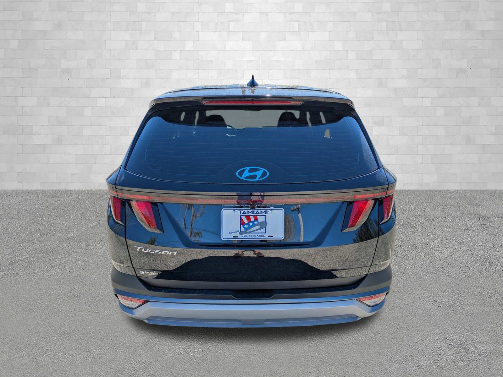 New 2026 Phantom Black Hyundai SE FWD image 3