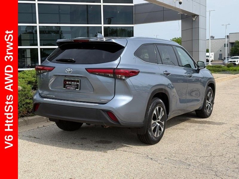 Used 2020 Moon Dust Toyota XLE image 3