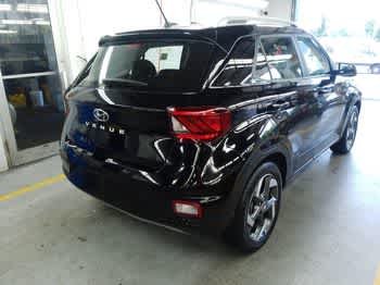 Used 2024 Onyx Black Hyundai SEL image 4
