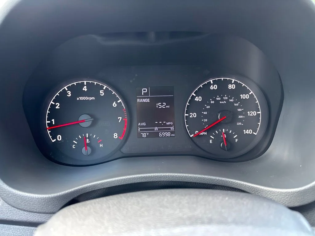 Used 2022 Gray Hyundai SE image 25