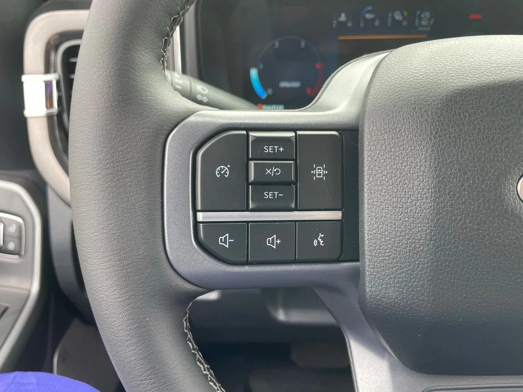 New 2026 Avalanche Gray Ford F-450® LARIAT® image 16