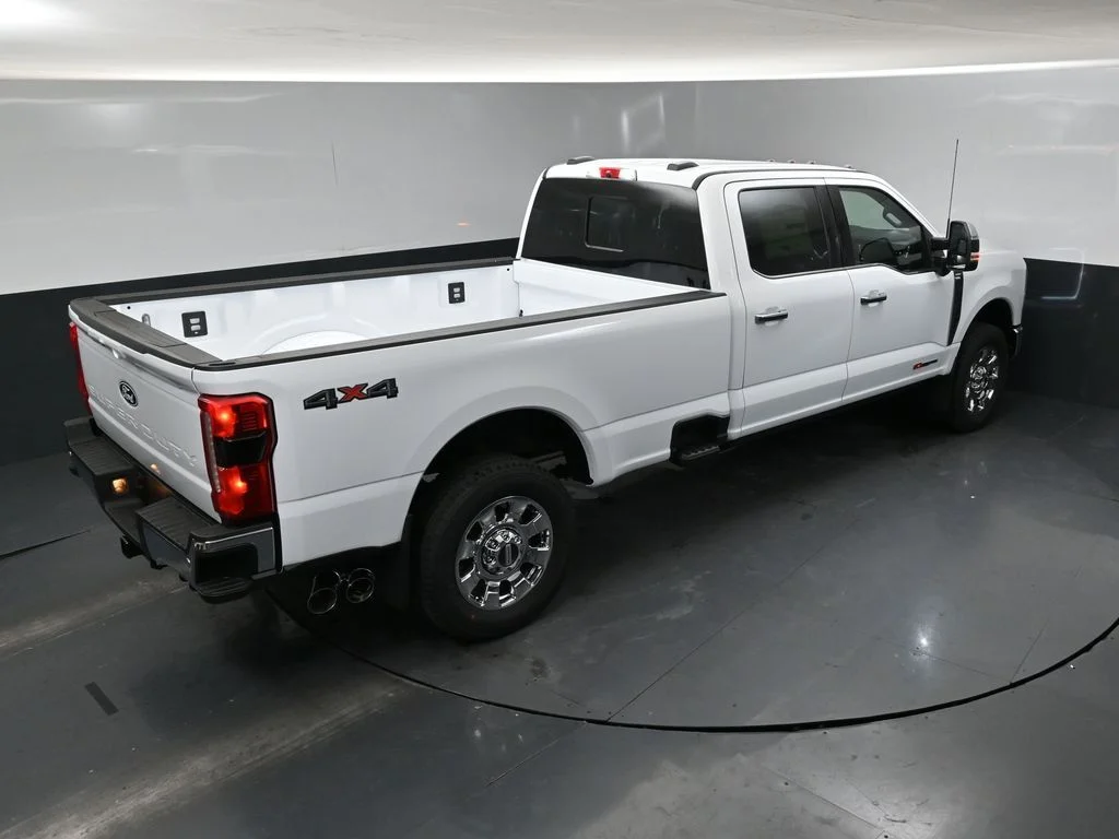 New 2027 Oxford White Ford F-250® Lariat® image 37