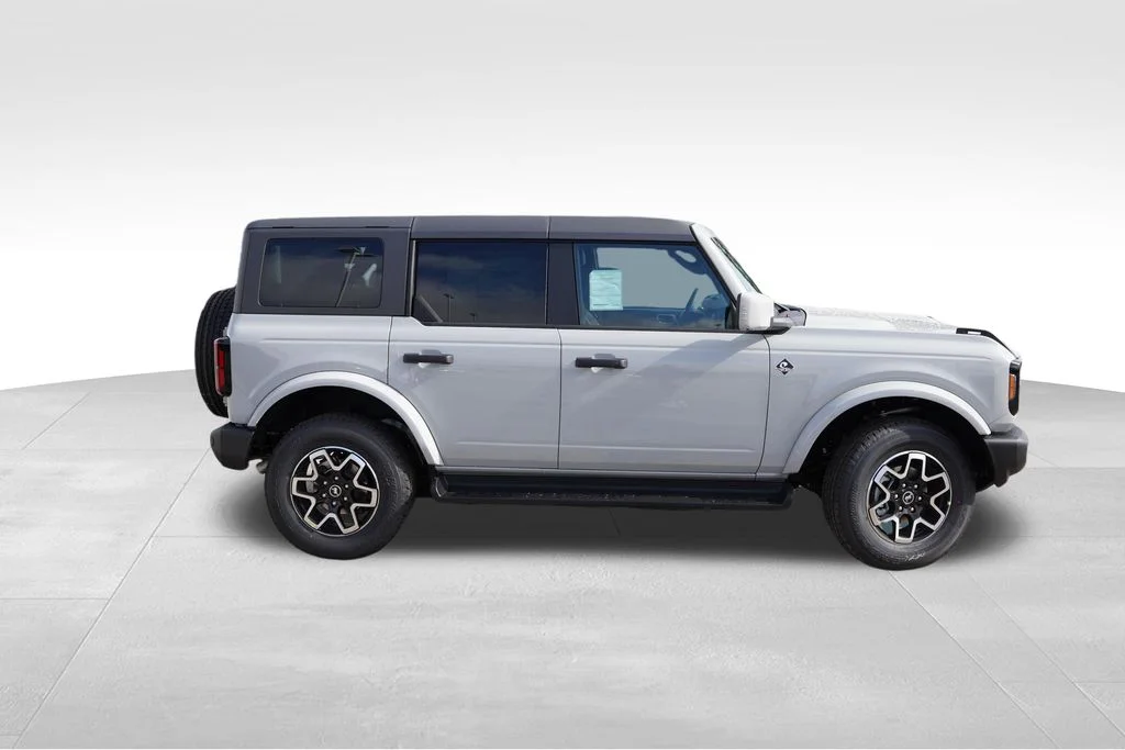 New 2026 Avalanche Gray Ford Outer Banks image 2