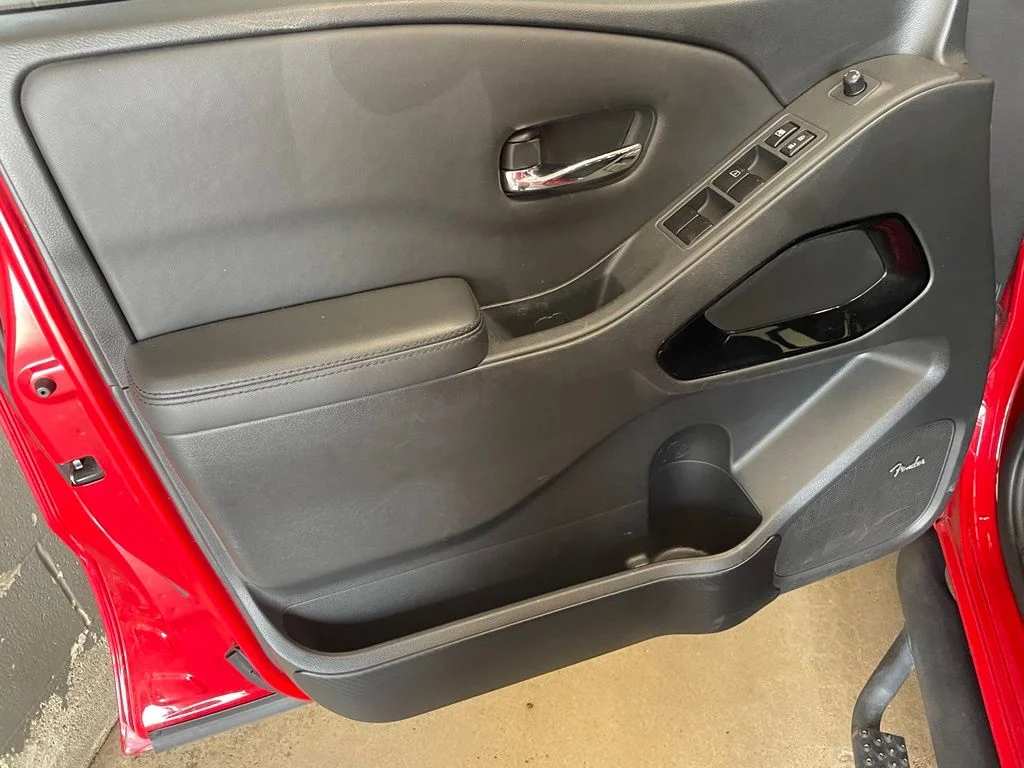 Used 2022 Red Nissan PRO-X image 9