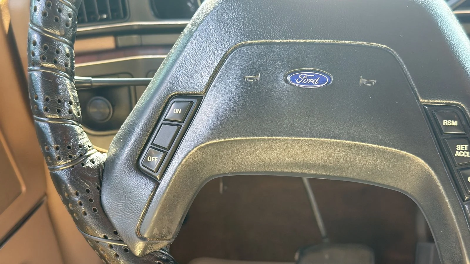 Used 1988  Ford XLT image 68