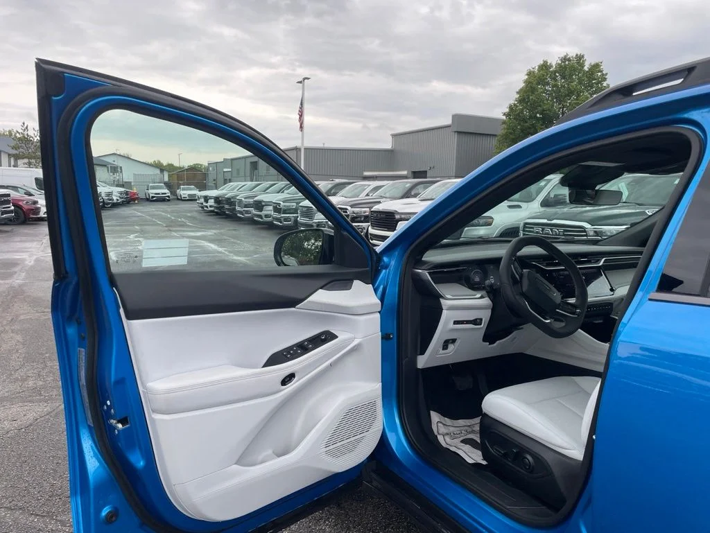 New 2026 Blue Jeep Laredo image 15