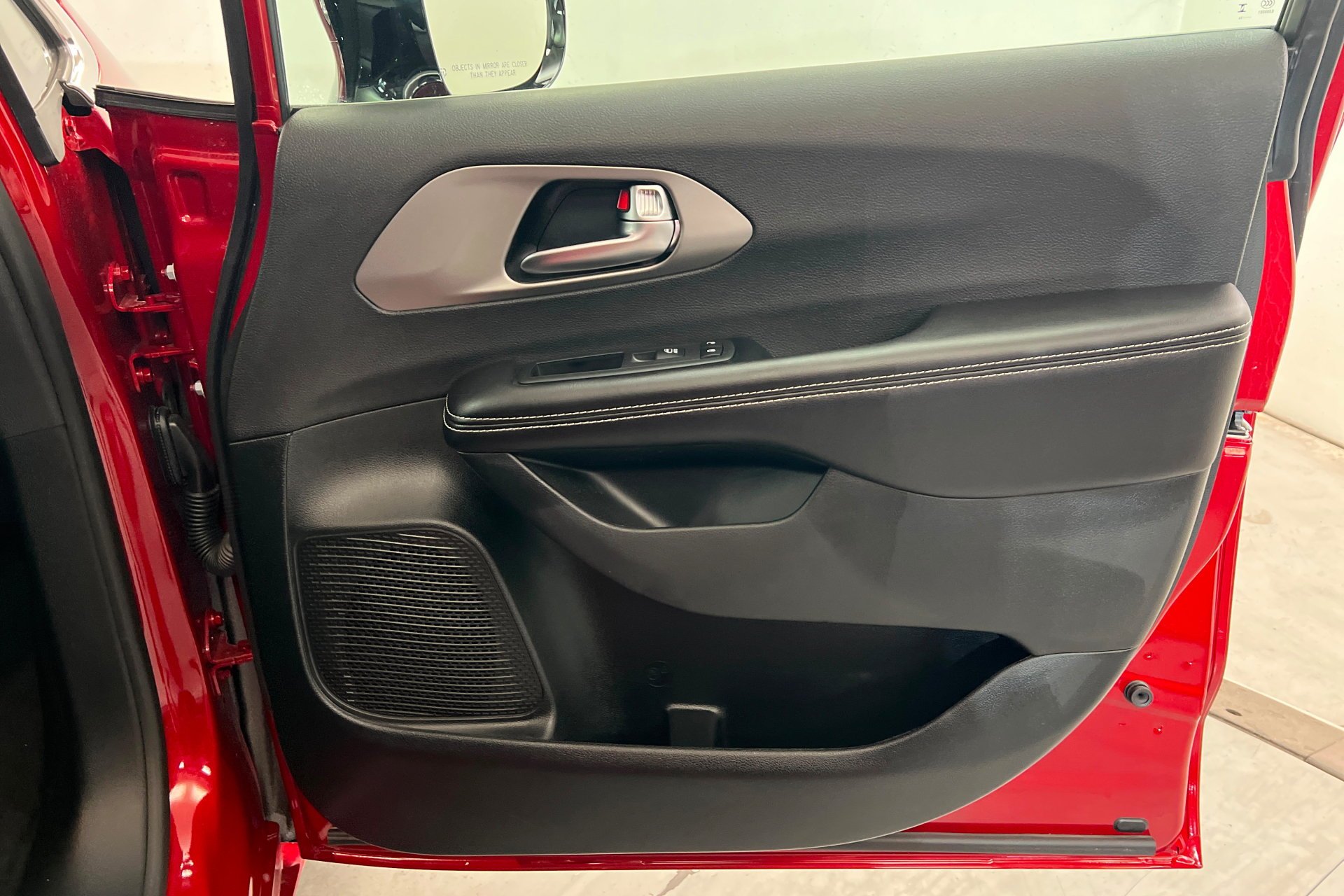 2027 Chrysler Pacifica Select - Photo 24