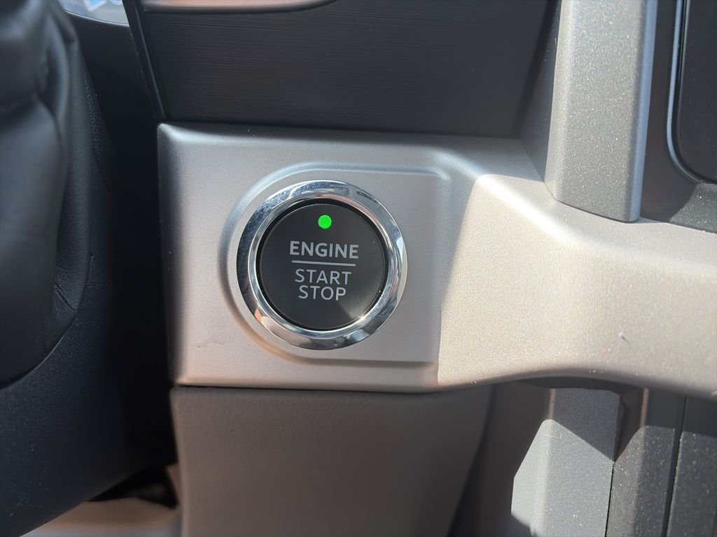 Used 2022 Silver Ford XLT image 29