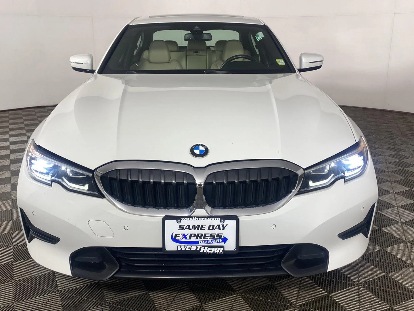 Used 2020 Alpine White BMW 330i xDrive image 25