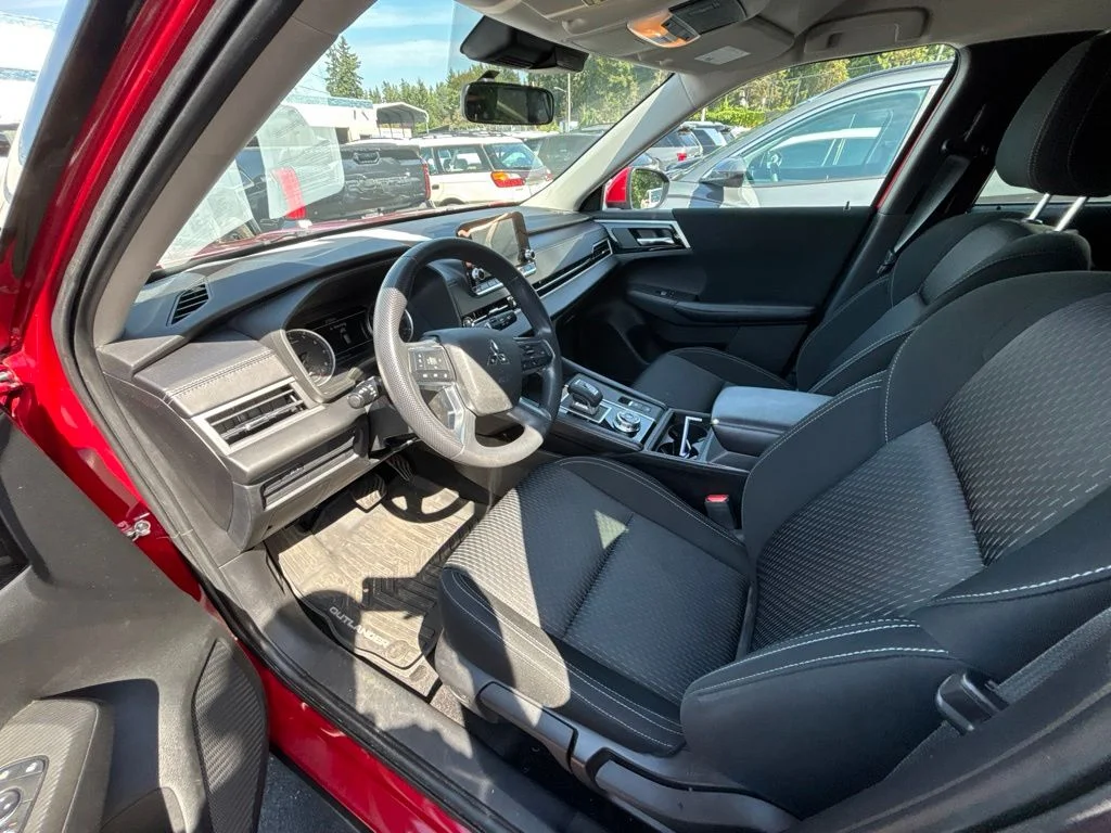 Used 2022 Red Mitsubishi ES image 6