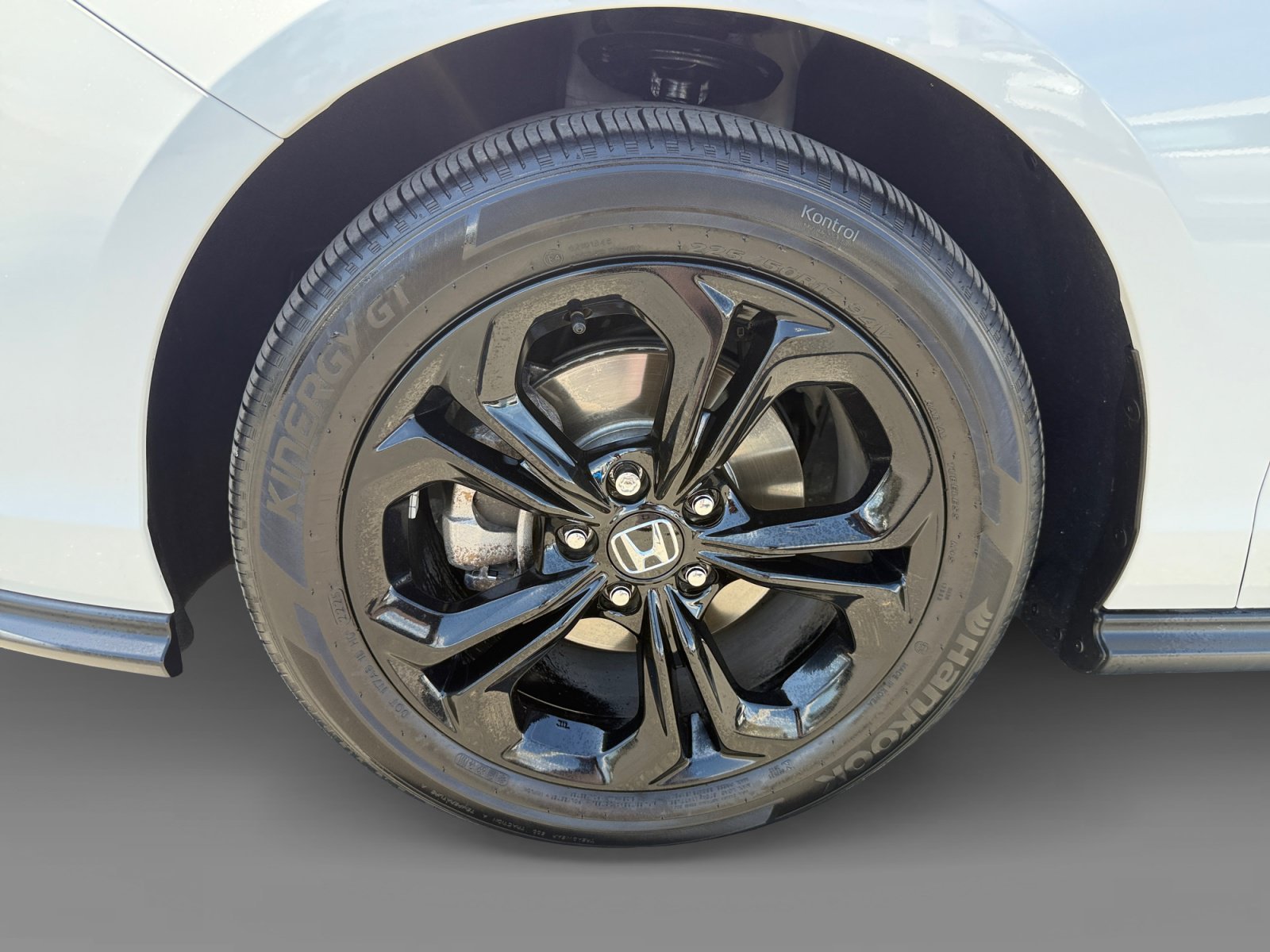 Used 2025 White Honda SE image 9