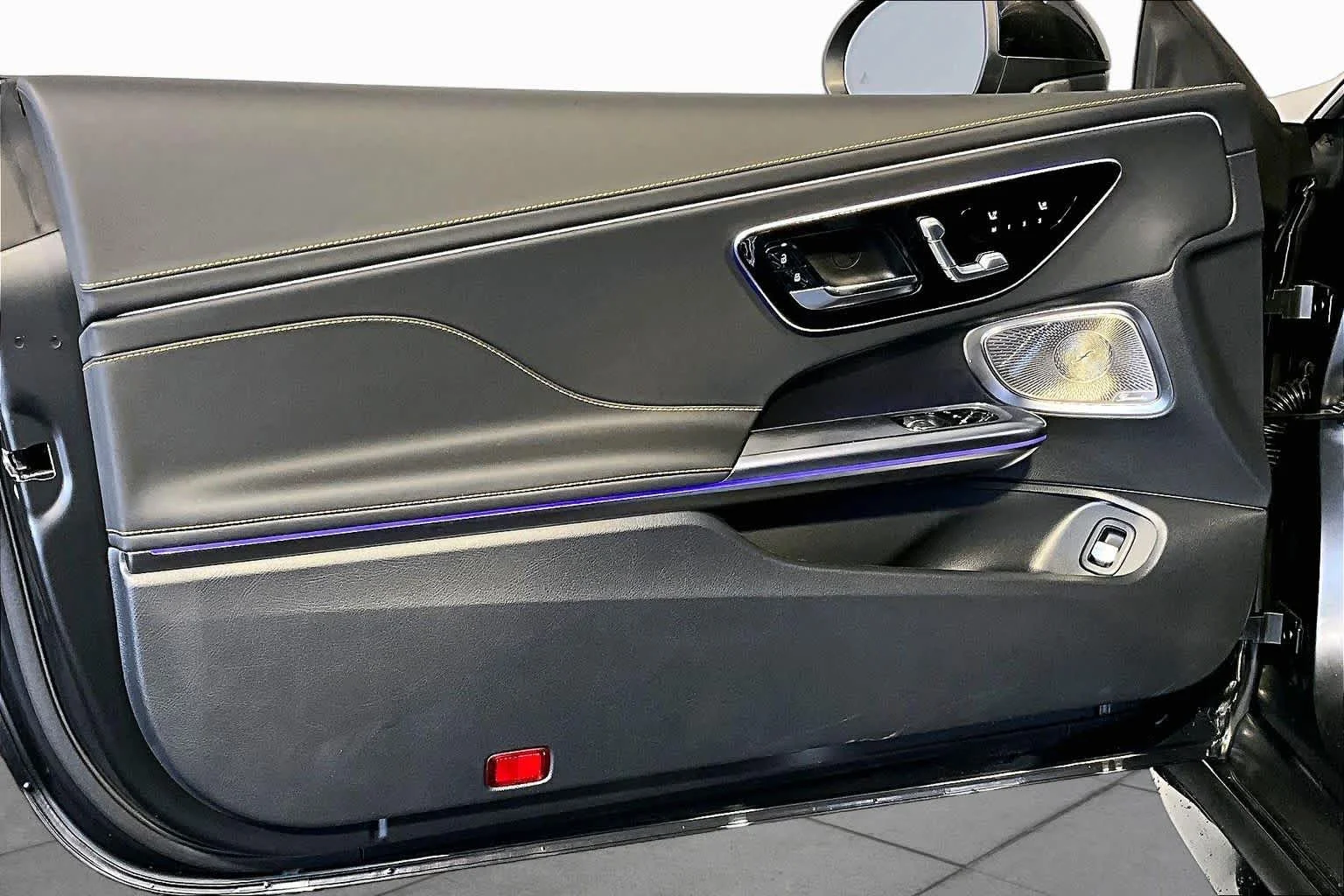 New 2027 MANUFAKTUR exclusive graphite grey magno Mercedes-Benz AMG® CLE 53 image 11