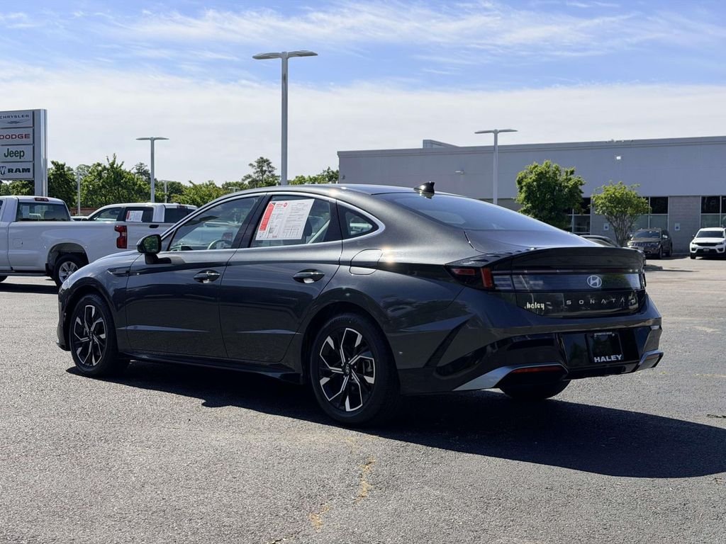 Used 2025 Gray Hyundai SEL image 23