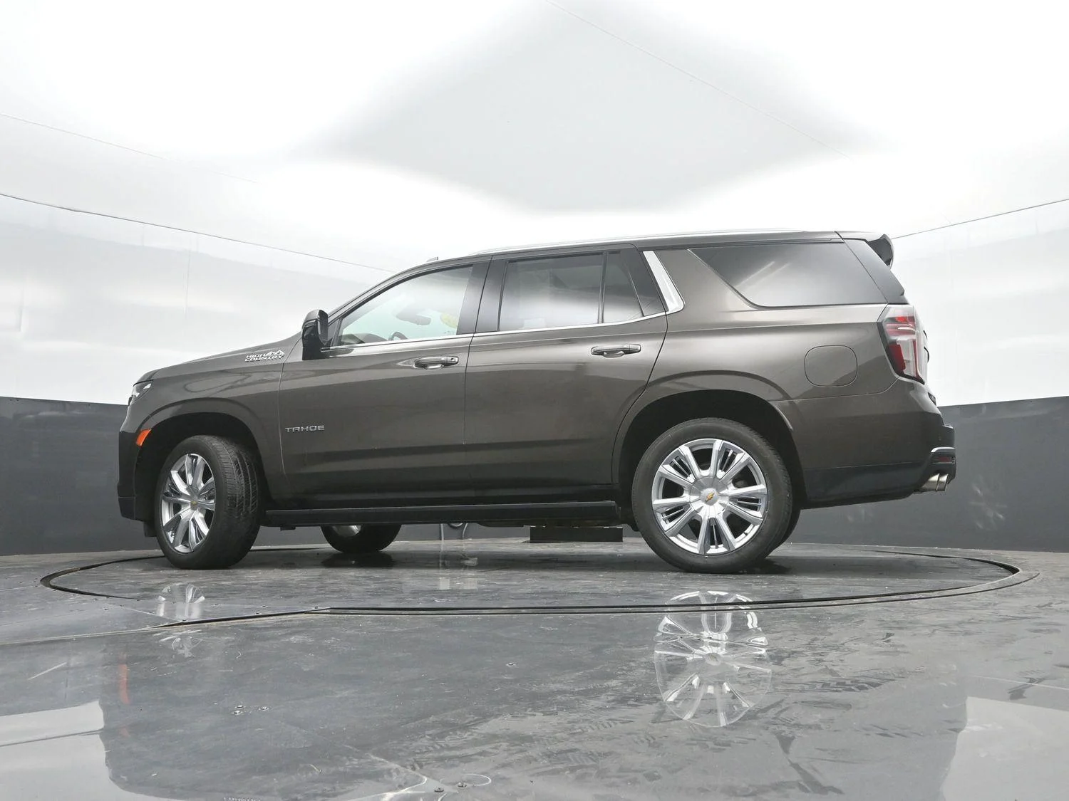 Used 2021 Graywood Metallic Chevrolet High Country image 37