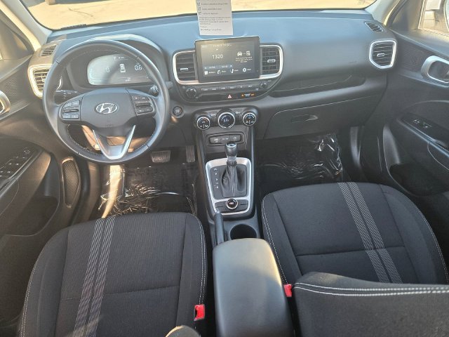 Used 2025 White Hyundai SEL image 9
