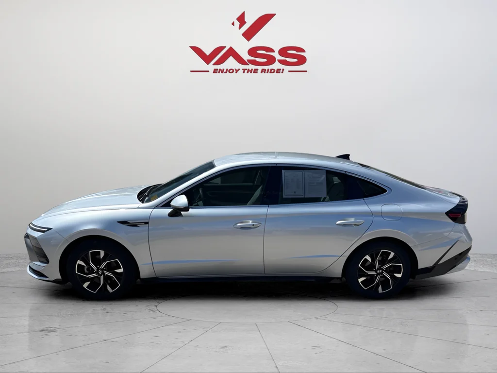 Used 2025 Silver Hyundai SEL image 2