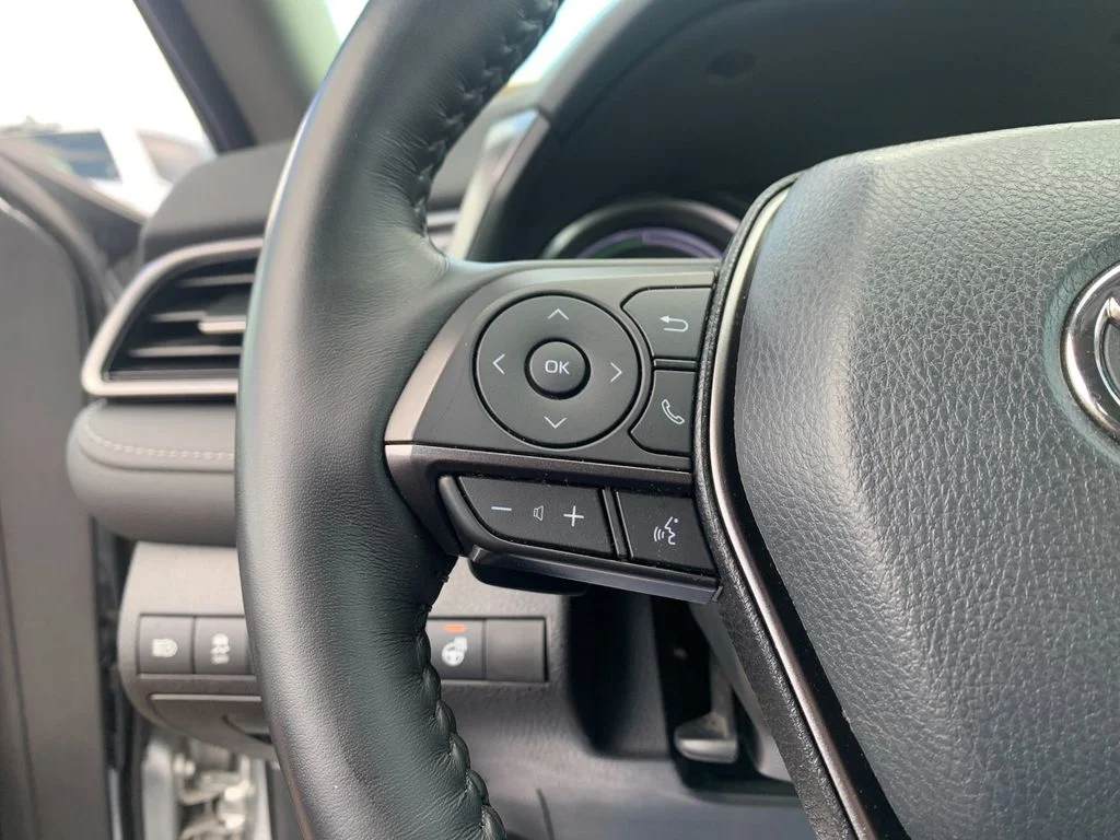 Used 2022 Silver Toyota SE image 27