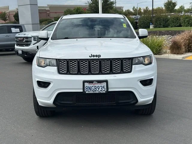 Used 2020  Jeep Altitude image 4