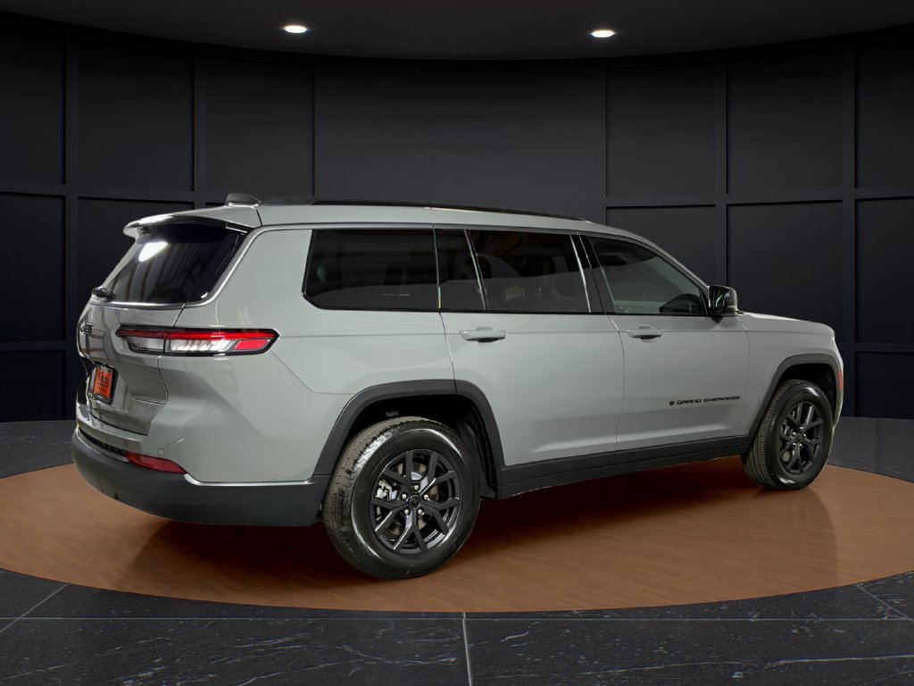New 2027 Sting-Gray Clear-Coat Paint Jeep Laredo Altitude image 5