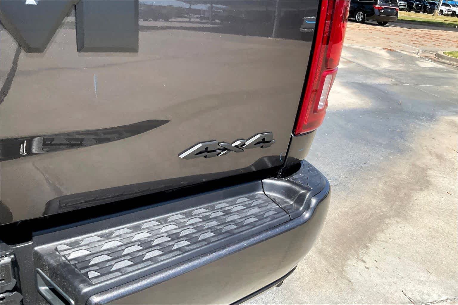 New 2027 Granite Crystal Metallic Clear-Coat Exterior Paint RAM Laramie image 15