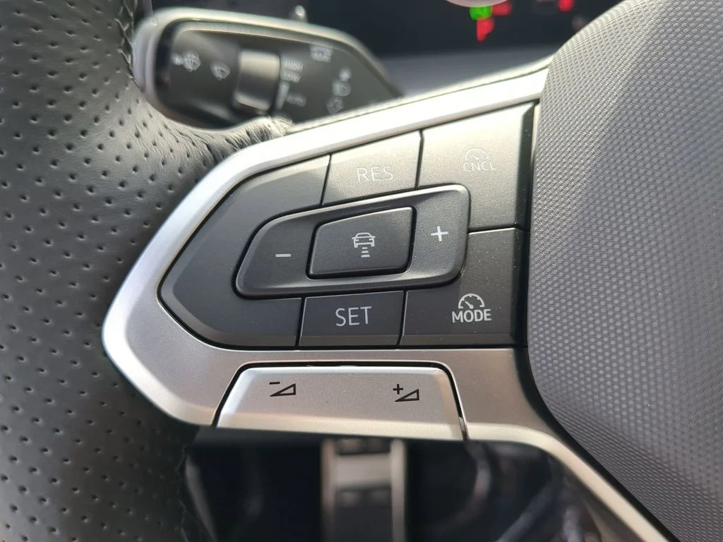 New 2026 White/off-white Volkswagen 2.0T SE R-Line Black image 28